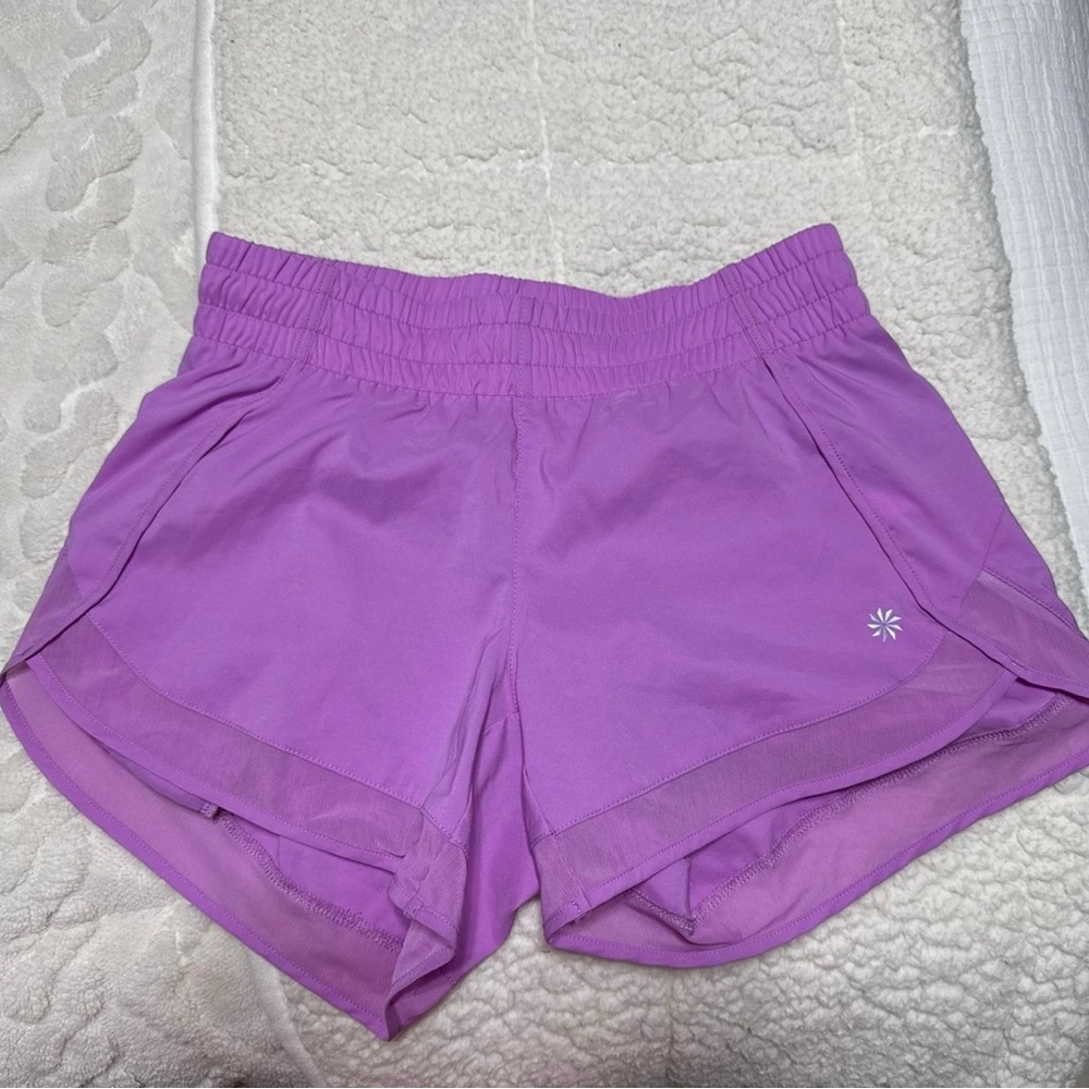 Athleta Mesh racer run mid rise 4”short Lavender